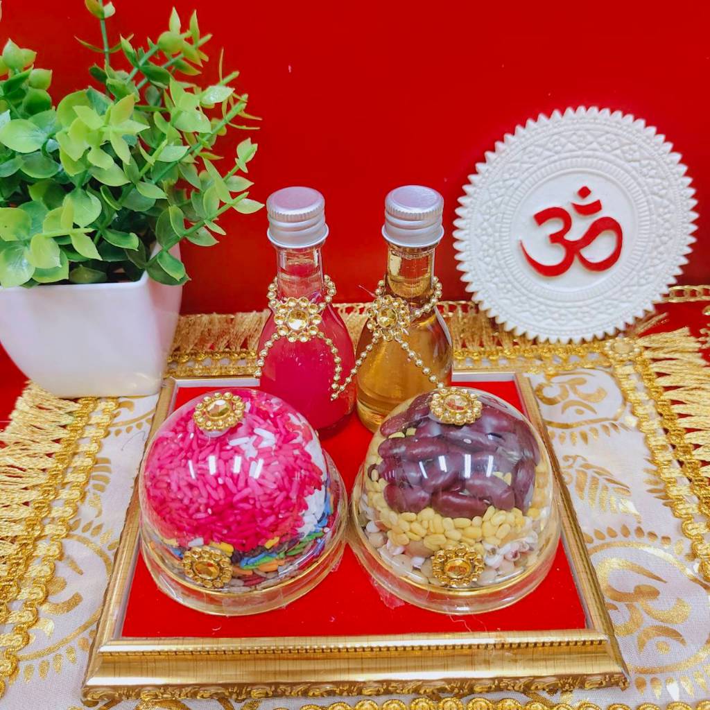 ชุดไหว้ 4 ชิ้น พระแม่ลักษมี พระแม่อุมา พระแม่กาลี ข้าว 9 สี ถั่ว 9 สี น้ำผึ้ง น้ำกุหลาบ