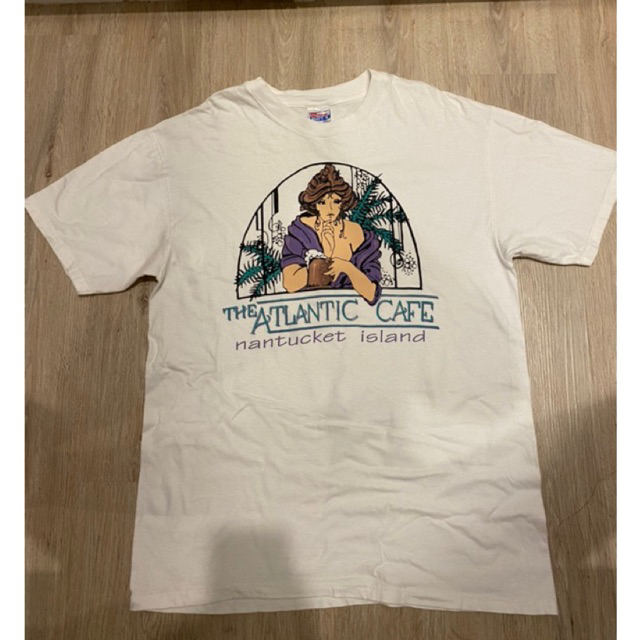 The Atlantic Cafe nantucket island (hanes) สภาพ: 10/10 ขนาด: อก 44 นิ้ว (size.L) ตำหนิ: - ราคา: 230บ