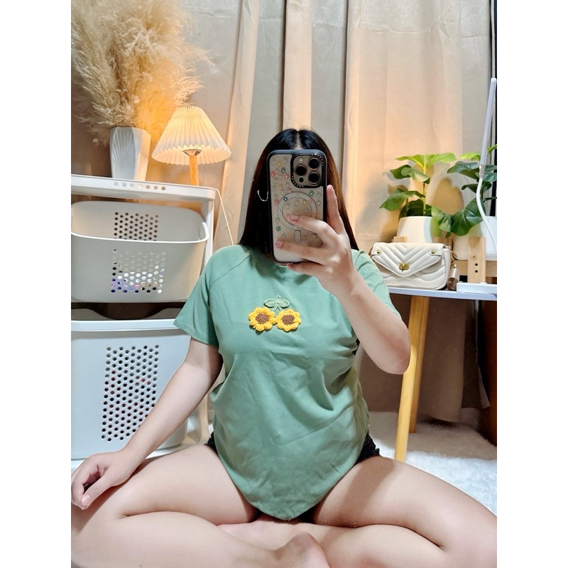 709 เสื้อยืดสาวอวบปักดอกทานตะวัน เอววีพรางหุ่น : อก 36-50