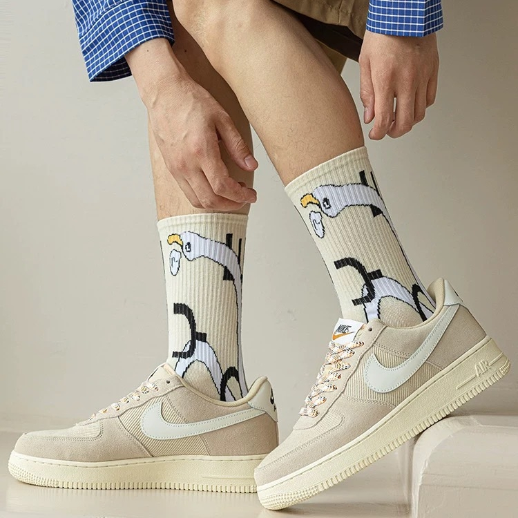 (ได้รับ 2-3 วัน)  จัดส่งจากประเทศไทย~ถุงเท้าข้อสูงลายกราฟฟิตี้ ผลิตจากผ้าฝ้ายแท้ เหมาะสำหรับทั้งชายและหญิง - รูปที่ 6