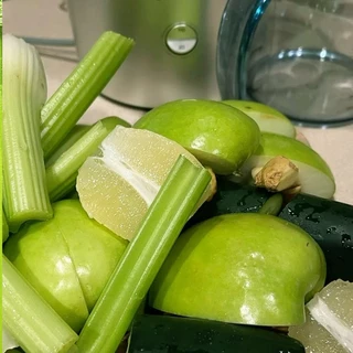 🛒Oishi-Fresh🥬เซเลอรี่ ปลอดสารพิษ 1 กก. รสชาติกรอบ สด ใหม่ ใยอาหารสูง หวานออร์แกนิค ผัก เคลมได้ 1-2 วัน