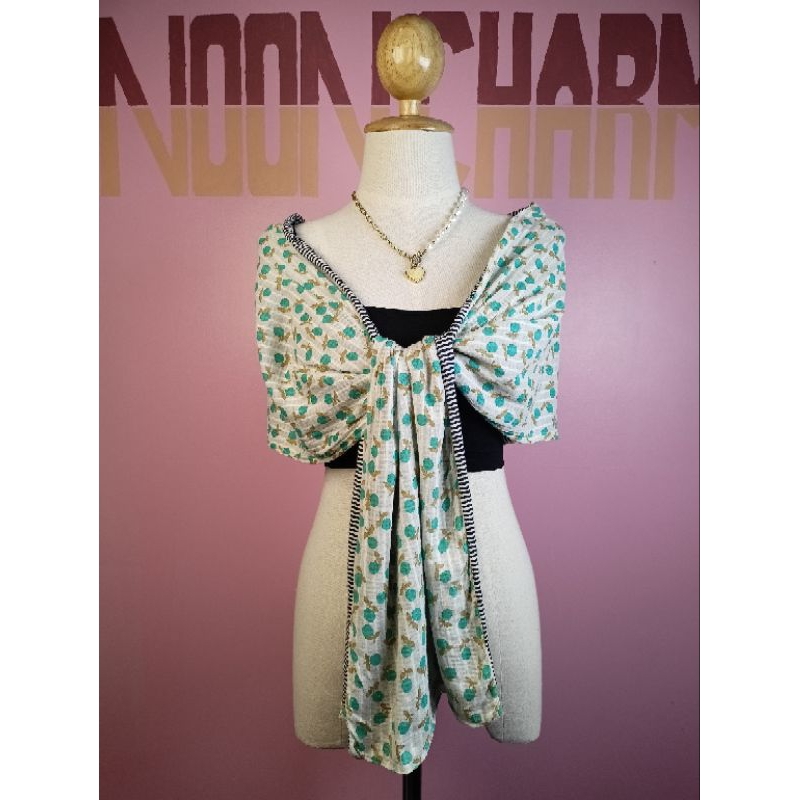 used2 70% ผ้าพันคอ ลายแอปเปิ้ล ใช้ได้ 2 ด้าน (คลุมไหล่ / พันคอ) no.387