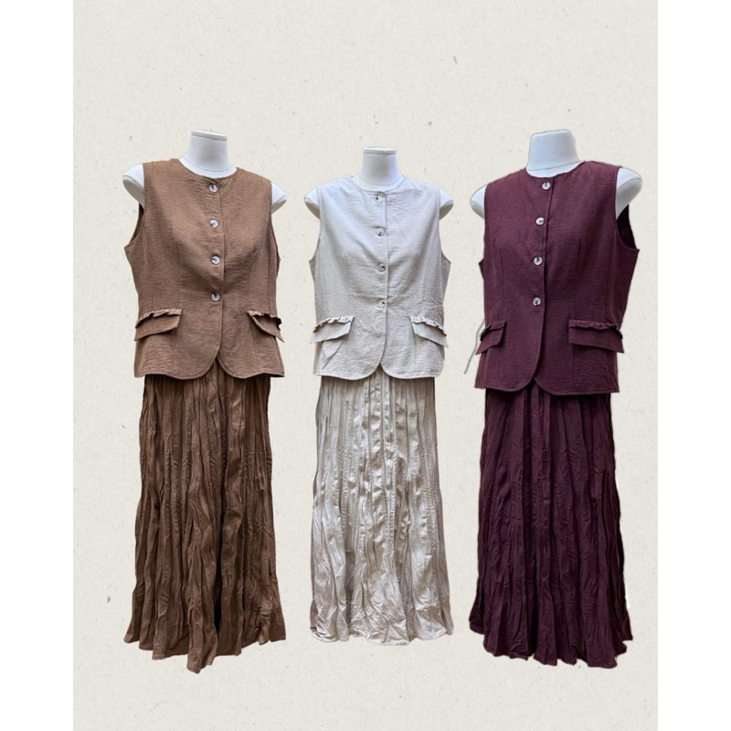 “Lune suede”🤍🥂🍷(790฿) ทุกคนอยากให้ลองมีรุ่นนี้กันเลยค่า ผ้าดีมว๊ากกก!! ชุดเซ็ตvest กระโปรง เป็นผ้าsu