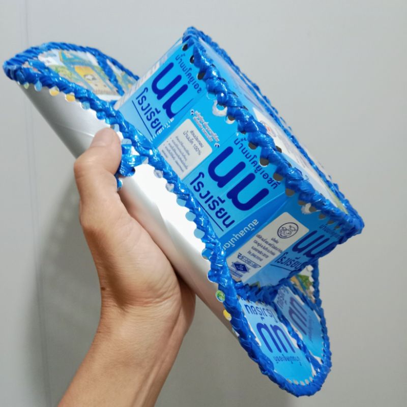 หมวกคาวบอย ทำจากกล่องนม แบบร้อยเชือกฟาง