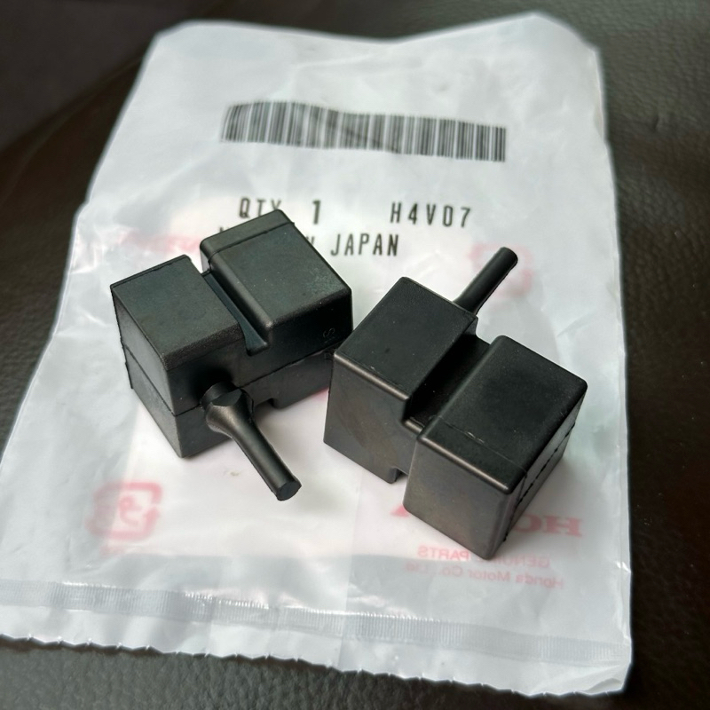 แท้ศูนย์ 💯% จำนวน 2 ชิ้น ยางกันกระแทก ประตูสไลด์ Freed, Stepwagon RG1 (ANC-72517-SCC-000)