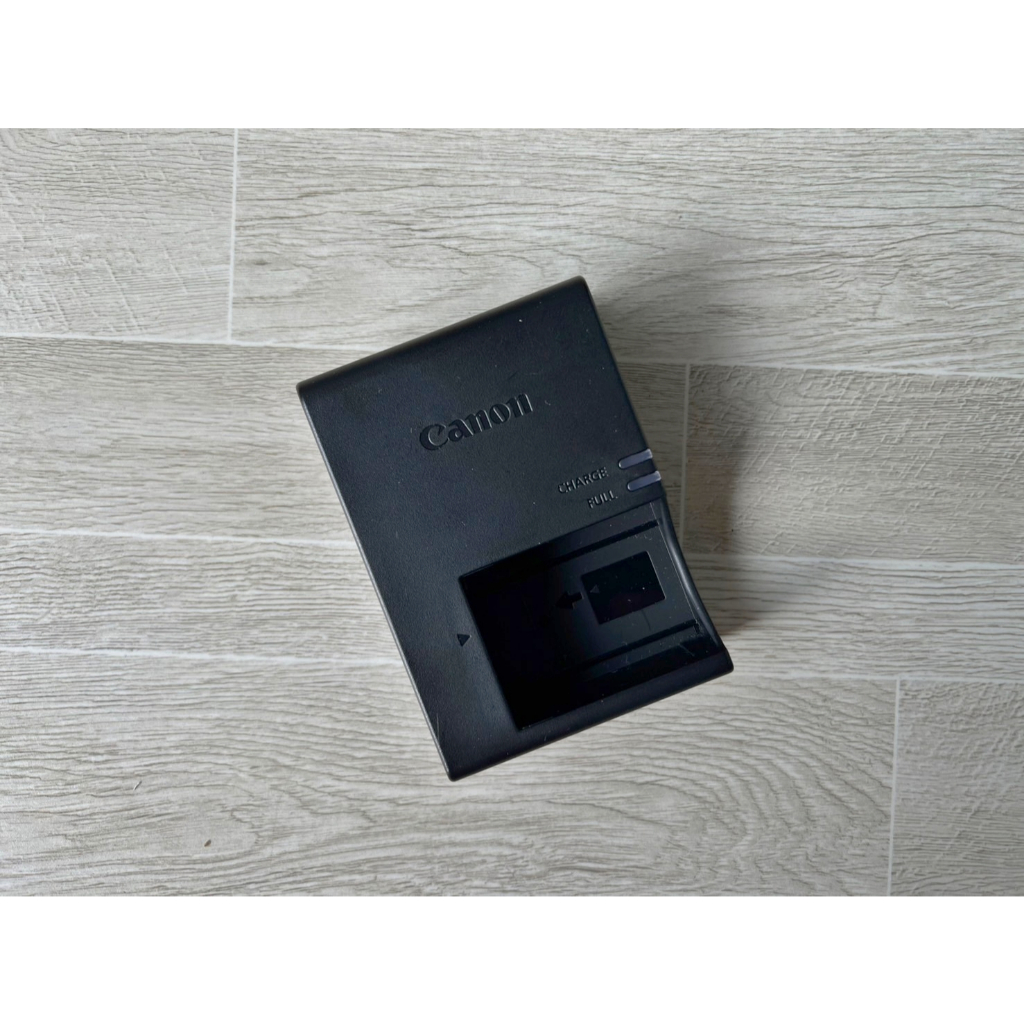 มือ 2 แท้ 100% แท่นชาร์จ รางชาร์จ สำหรับแบตเตอรี่ Canon LP-E17 ของใหม่ พร้อมสายไฟ