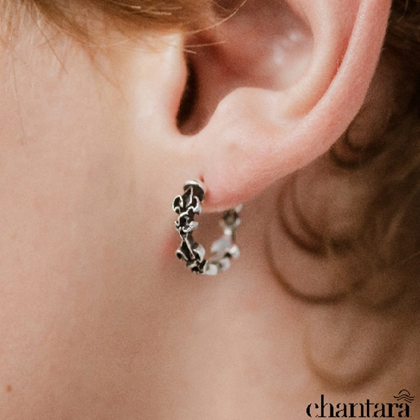 CHANTARA - ต่างหูห่วง ต่างหูเงิน925 ต่างหูลายลูกเสือ ขนาดวงนอก 16 มิล Boy Scout Huggies Earring ฟรีผ้าเช็ด (พร้อมส่ง)