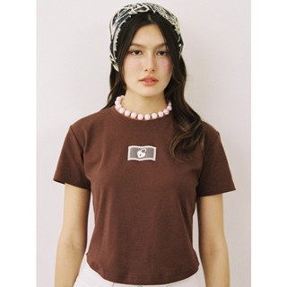 Lacy Tee เสื้อยืดชายโค้งทรงสวย เพิ่มดีเทลลูกไม้แบบเบาๆ ด้วย …