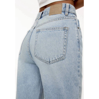 Pull&bear ชนช็อป สียีนส์ทรงมัมน่าจะมีความไม่เน้นสะโพก ใส่แล้…