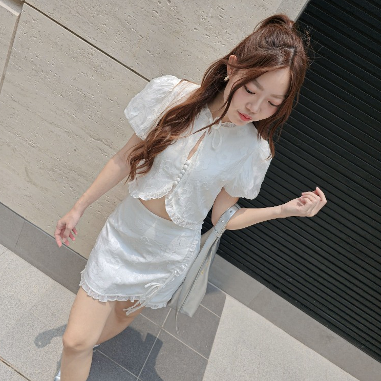 TheBlancPale : Serene Top (เฉพาะเสื้อเท่านั้น) เสื้อชายโค้ง ดีเทลผ้าน่ารัก