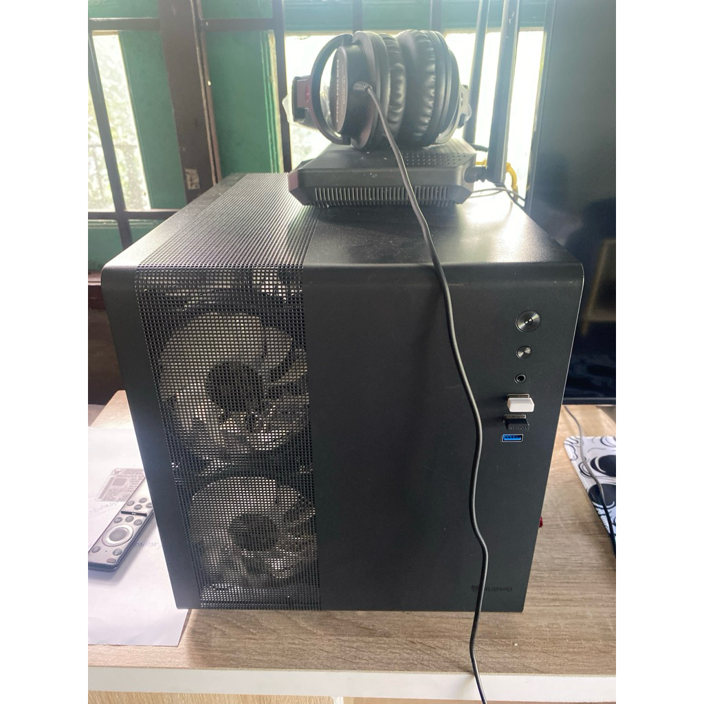 คอมพิวเตอร์เล่นเกม รายละเอียดทักแชท ของอยู่กาฬสินธุ์ r5 4500/ram16 gb 3200/rx570 8gb/ssd 512gb/