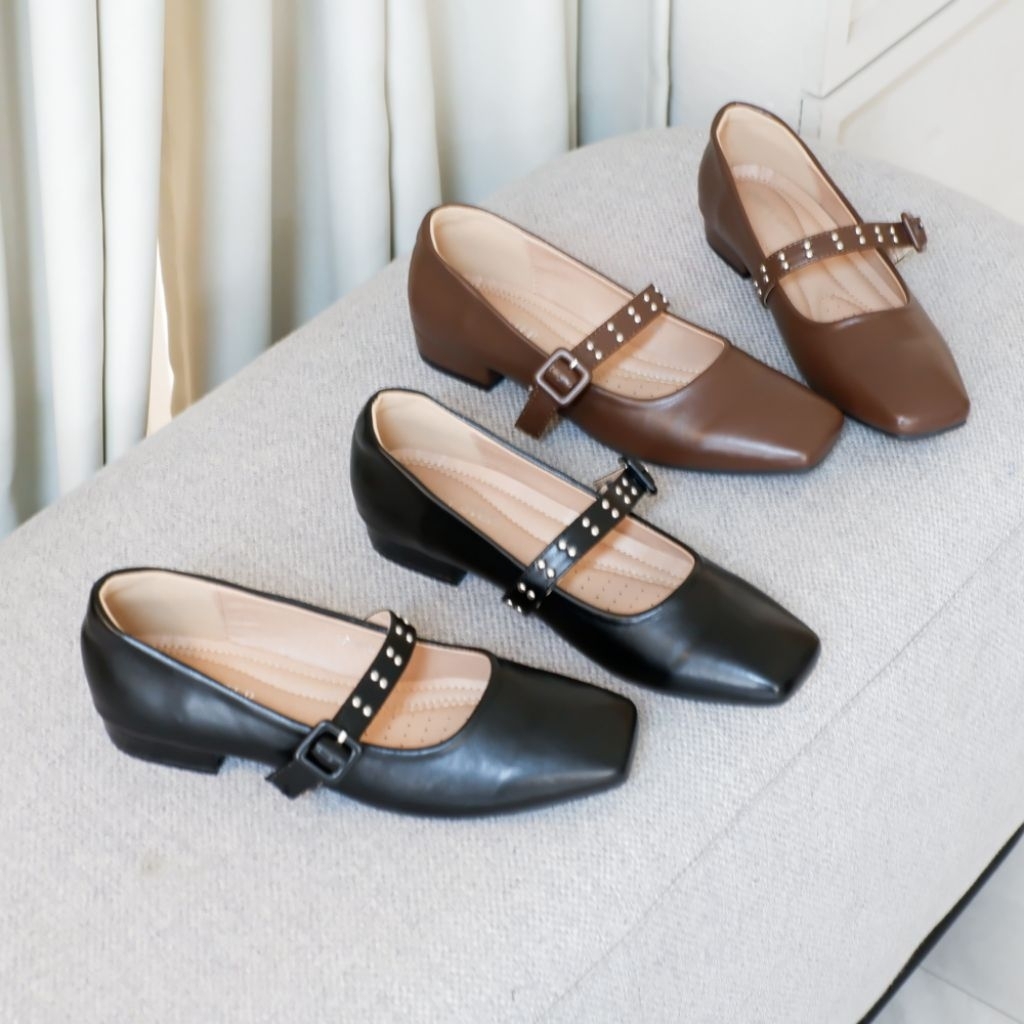 รองเท้าแมรี่เจนตอกหมุดสีเงินรหัสTA802