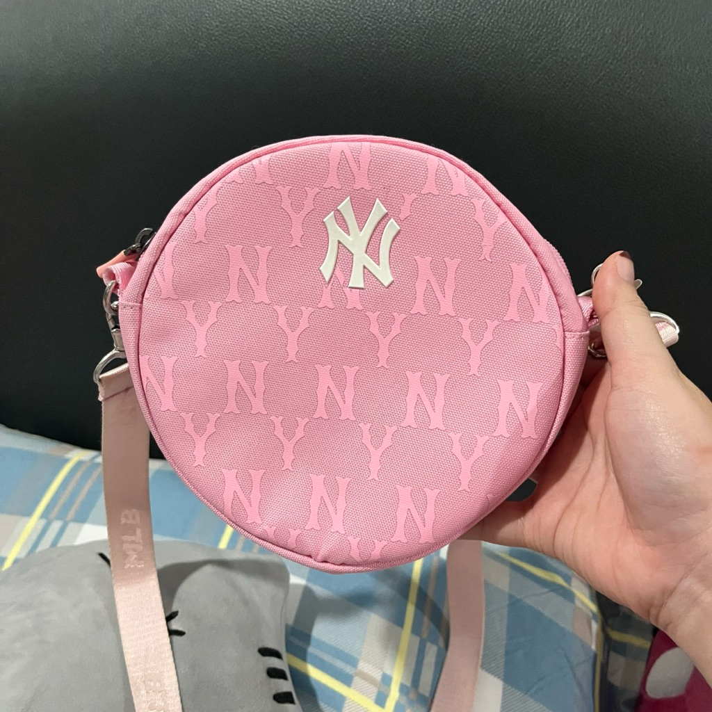 กระเป๋า mlb มือสอง มีตำหนิค่ะ