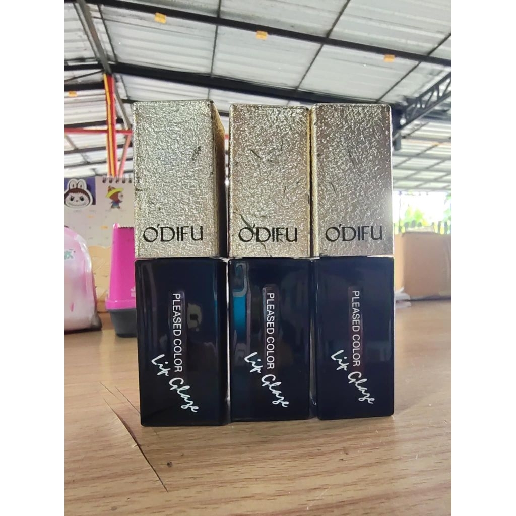 ลิปกลอส ลิปเจลติ้น Q’DIFU ตำหนิแท่งเป็นรอย บำรุงปากให้มีความชุ่มชื้น น้ำหนักเบาพกง่าย ติดทน เกลี่ยง่าย มี 3 สี