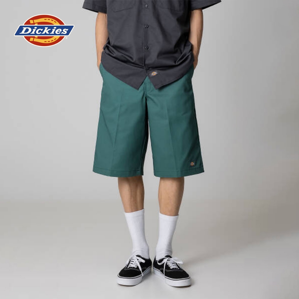 DICKIES MENS 13 SHORTS LOOSE - DARK FOREST กางเกง กางเกงขาสั้น ผู้ชาย
