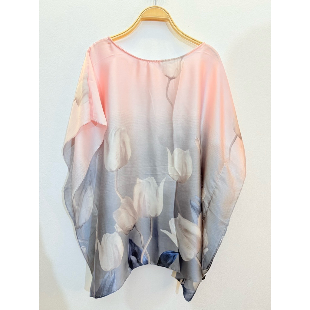 นี้ห้ามพลาด งานเสื้อผ้า silk ใส่สบาย เสื้อปีกค้างคาว  ทรงเบสิค ลายผ้าลาย กราฟฟิค ผ้าsilk