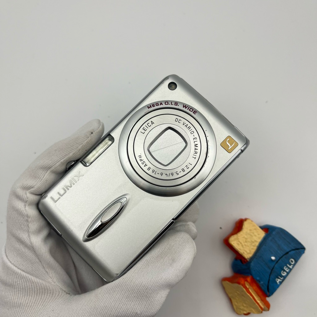 Panasonic Lumix DMC-FX01 ( รุ่นคุณเก้า )