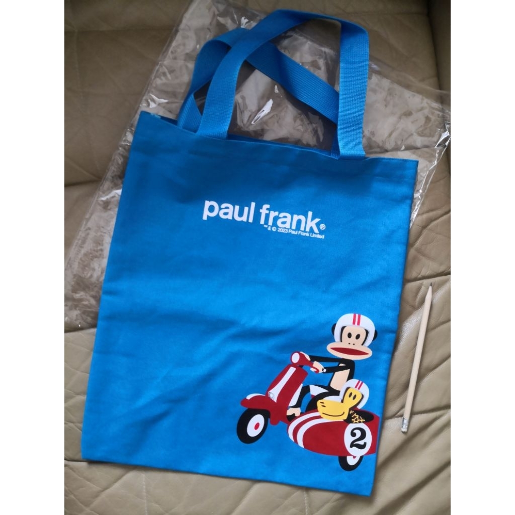 กระเป๋าผ้า Paul Frank ของแท้ สีฟ้าเข้ม หิ้วได้ ขนาด 10 * 12 นิ้วโดยประมาณ ของแท้ ใหม่จาก UOB ได้ในงา