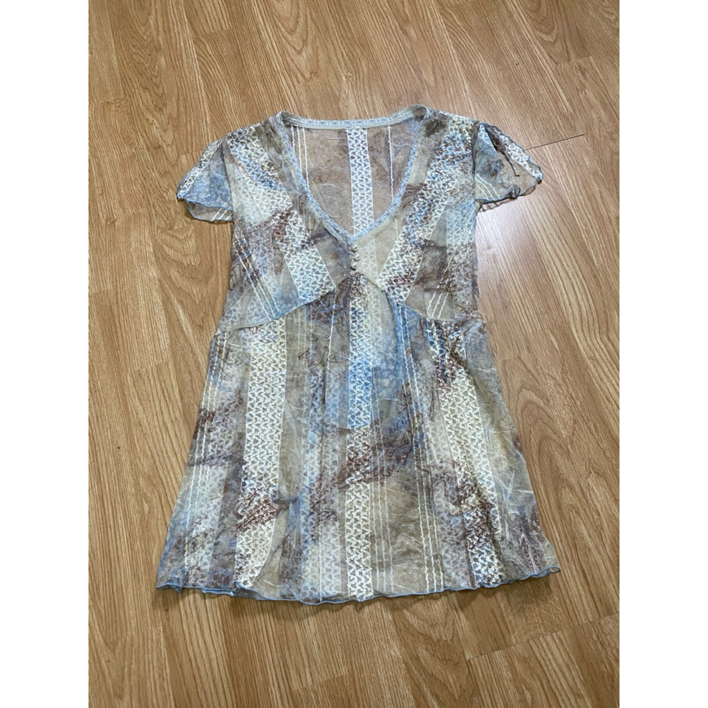 Meunier เสื้อแขนระบายคอวีซีทรูญี่ปุ่น