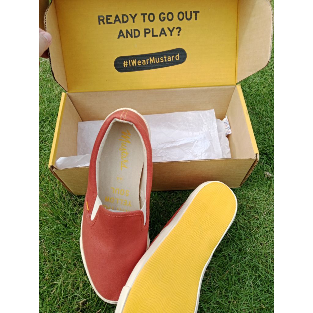 ส่งต่อ Slip On in Orange จาก Mustard Sneakers 🧡