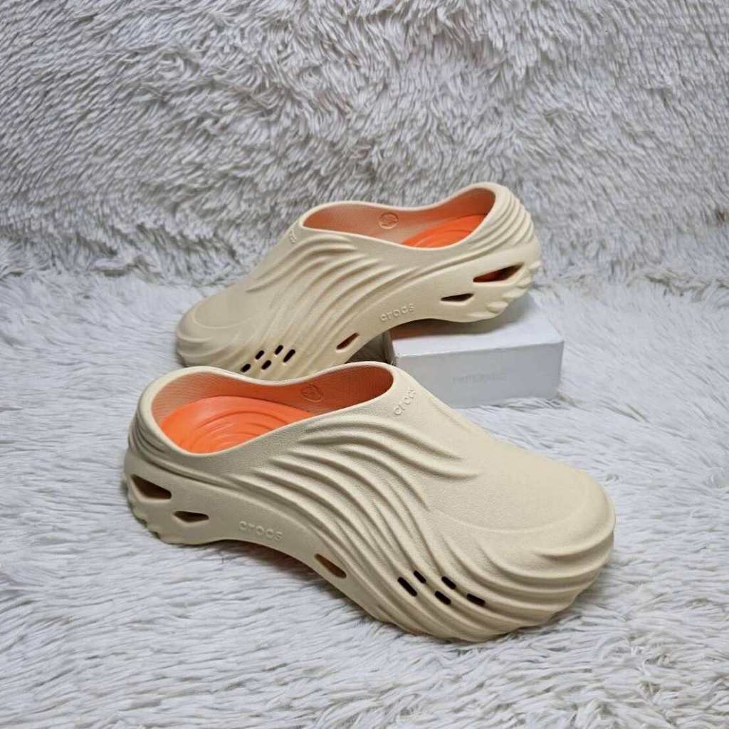 [พร้อมส่งจากไทย]รองเท้าลำลองผู้หญิงละผู้ช่าย รุ่นออกมาใหม่กำลังฮิต CROCS Classic Mega Crush Clogแท้