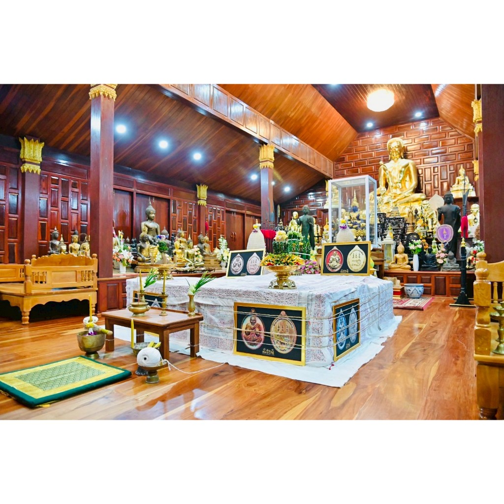 เหรียญสามดอกบัวบาน หลวงปู่ศิลา พระอาจารย์ต้อม หลวงพ่อสุริยันต์ (ซีนเดิม) รับประกันพระแท้100% ราคา ถูกที่สุด ดีลบีเคเค แกลเลอรีภาพที่ 6