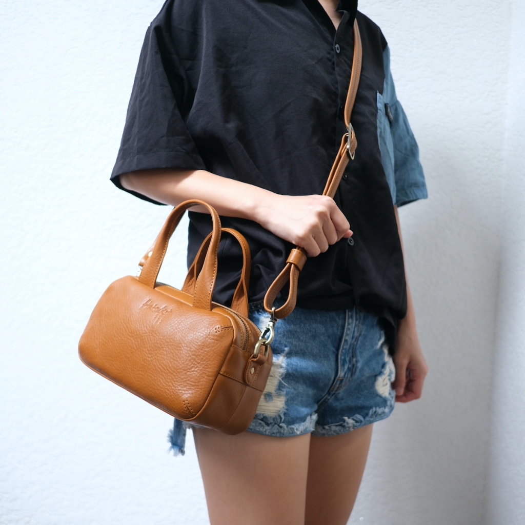 ดีไซน์ใหม่ล่าสุด!! กระเป๋าสะพายหนังวัวแท้ พร้อมหูหิ้ว รุ่น Sawari-S by Hatsukoi Leather Bag