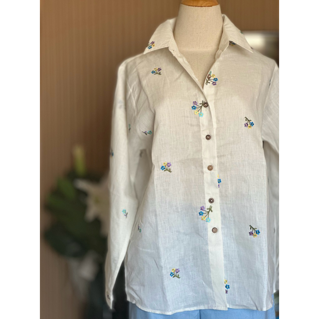 เสื้อลินินปักลายดอกไม้💐 ผ้าแท้ เกรดพรีเมี่ยม มินิมอล มินิใจ มีไซค์ค่ะ