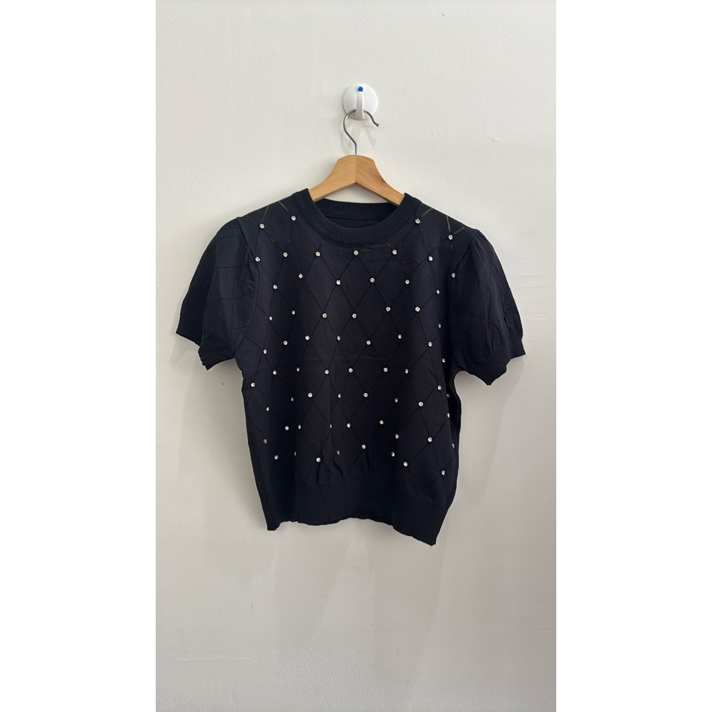 เสื้อไหมพรม ปักเพชรทั้งตัวฉลุลายทั้งตัวแขนตุ๊กตาน่ารักมาก