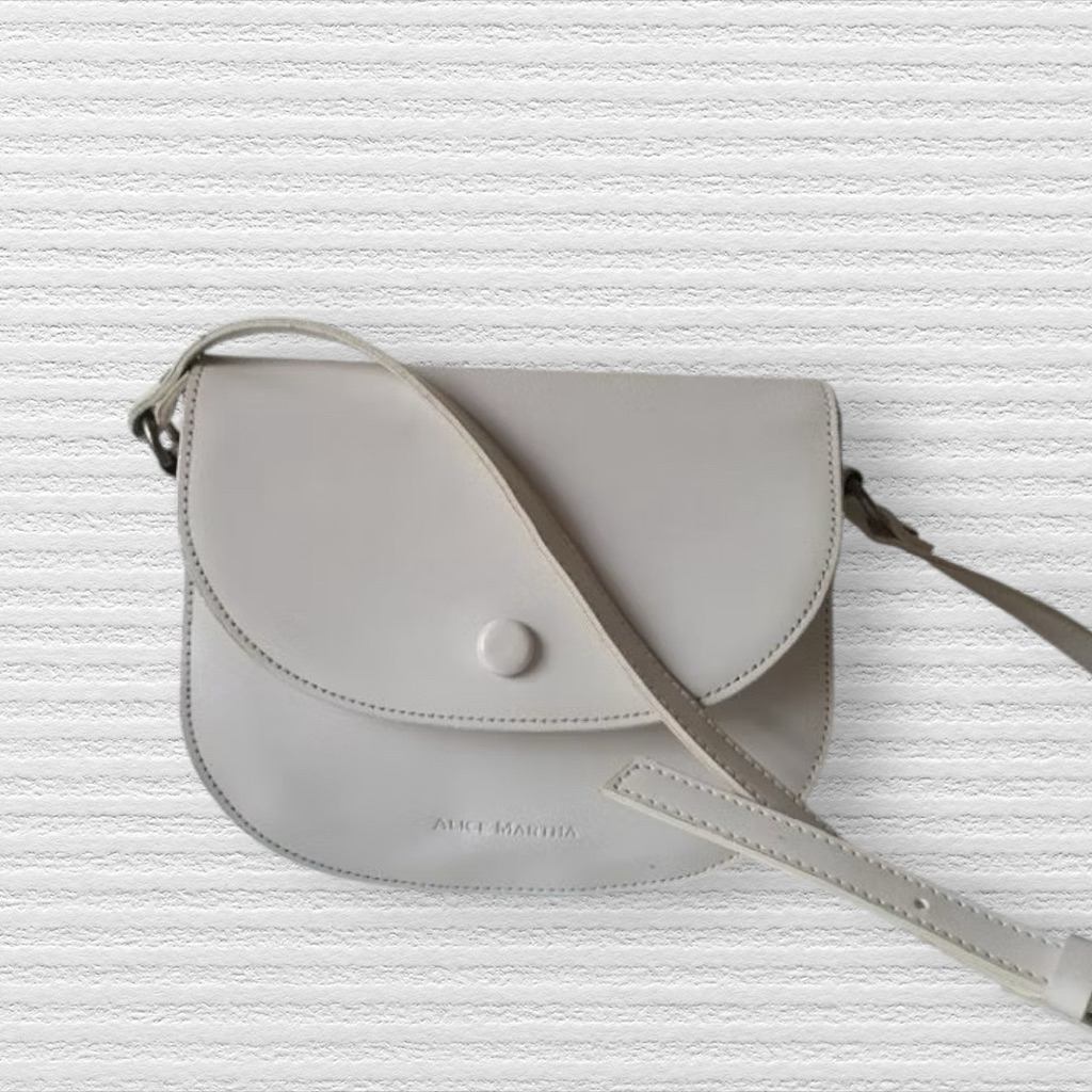 กระเป๋าสะพาย Alice Martha สีครีม