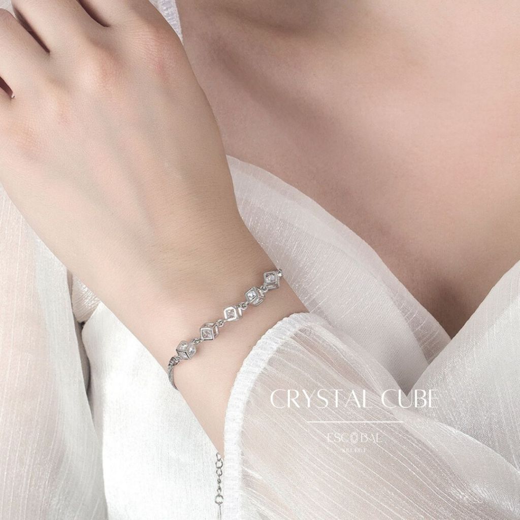 ESCOBAL สร้อยข้อมือเพชร Crystal Cube กำไลแฟชั่น สร้อยข้อมือเงิน เก๋ดีไซน์สุดชิค Valentine ของขวัญ