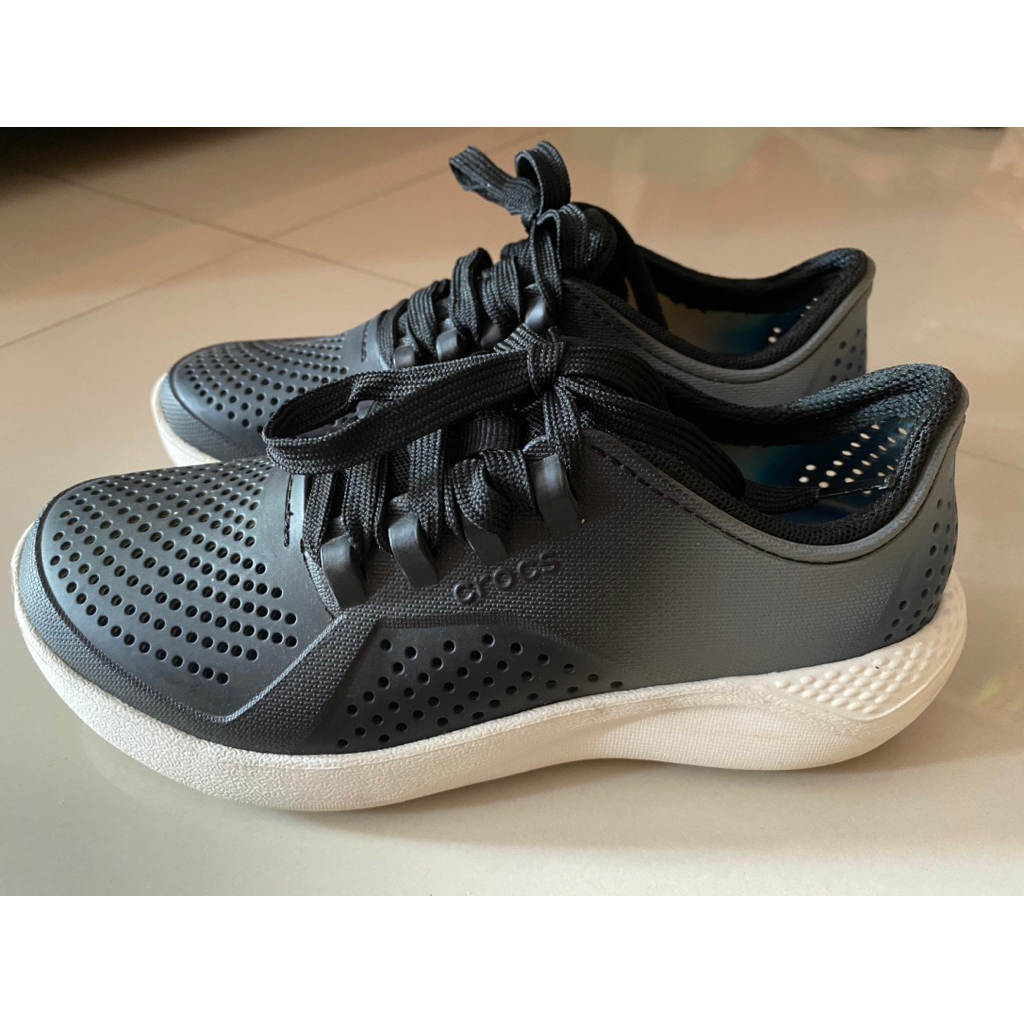 รองเท้า Crocs มือสอง