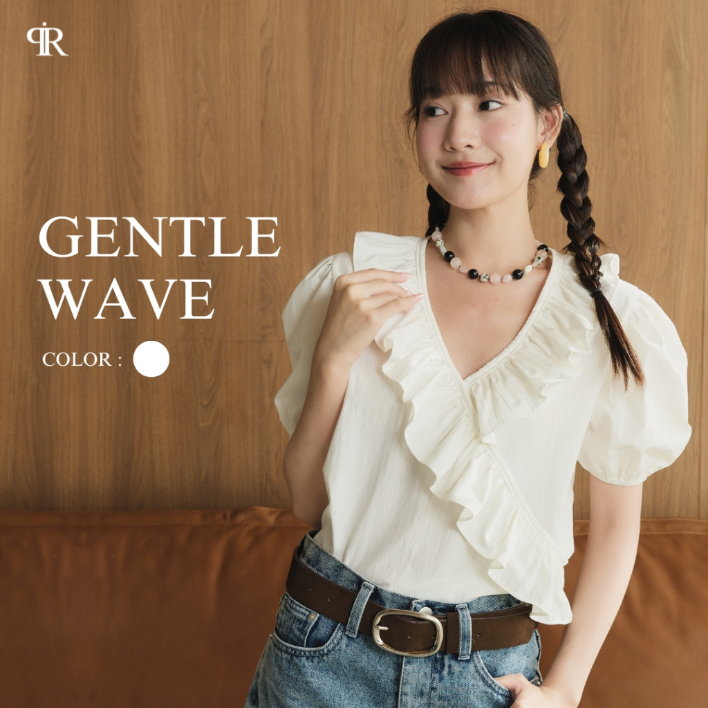 Panchitar Gentle Wave – เสื้อดีไซน์ระบายคลื่นเบาๆ คัตติ้งทรง wrap เข้ารูปช่วงเอว และแขนพองเล็กน้อย