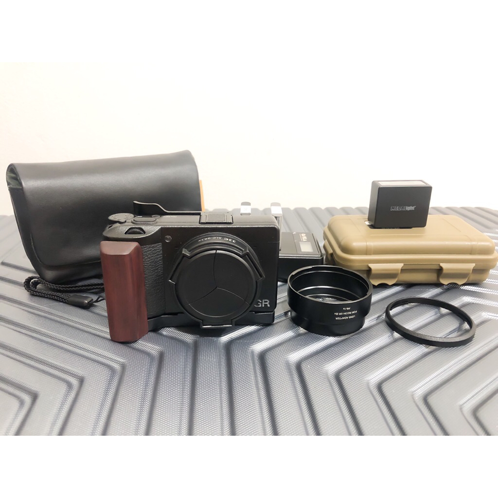 กล้อง RICOH GR lllx มือสอง สภาพดีพร้อมใช้งาน อุปกรณ์เสริมเยอะ