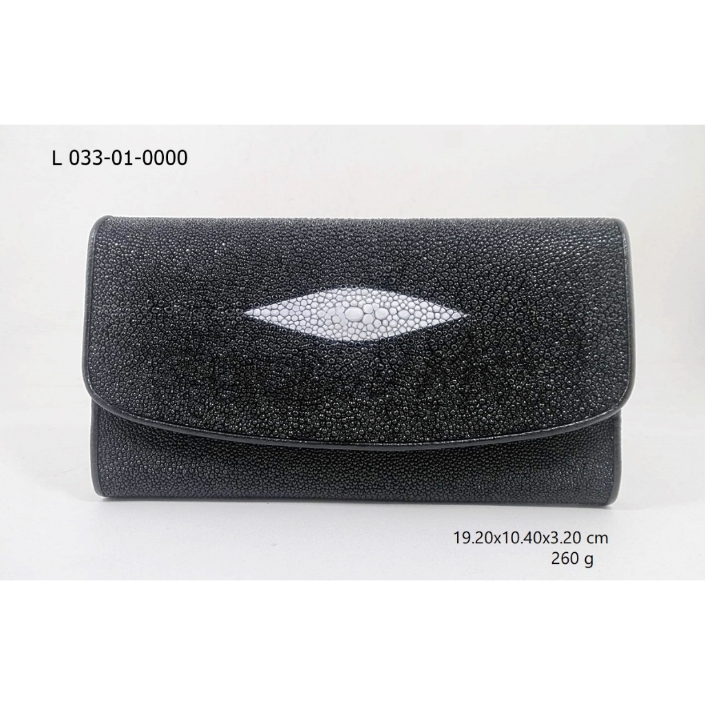 L 033-01-0000  กระเป๋าหนังปลากระเบนสามพับใหญ่สีดำ หนังปลากระเบนแท้ 100%