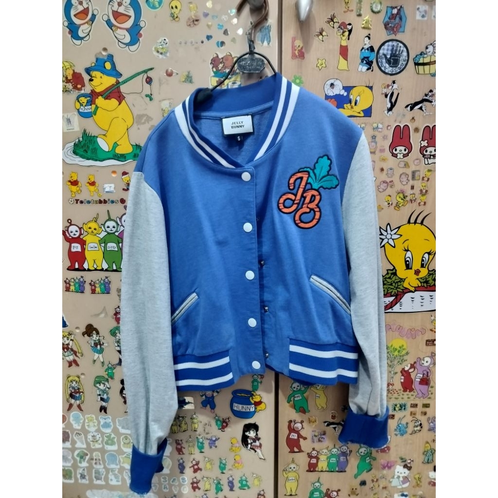 เสื้อเเจ็คเก็ตสีฟ้ายี่ห้อ Jelly Bunny