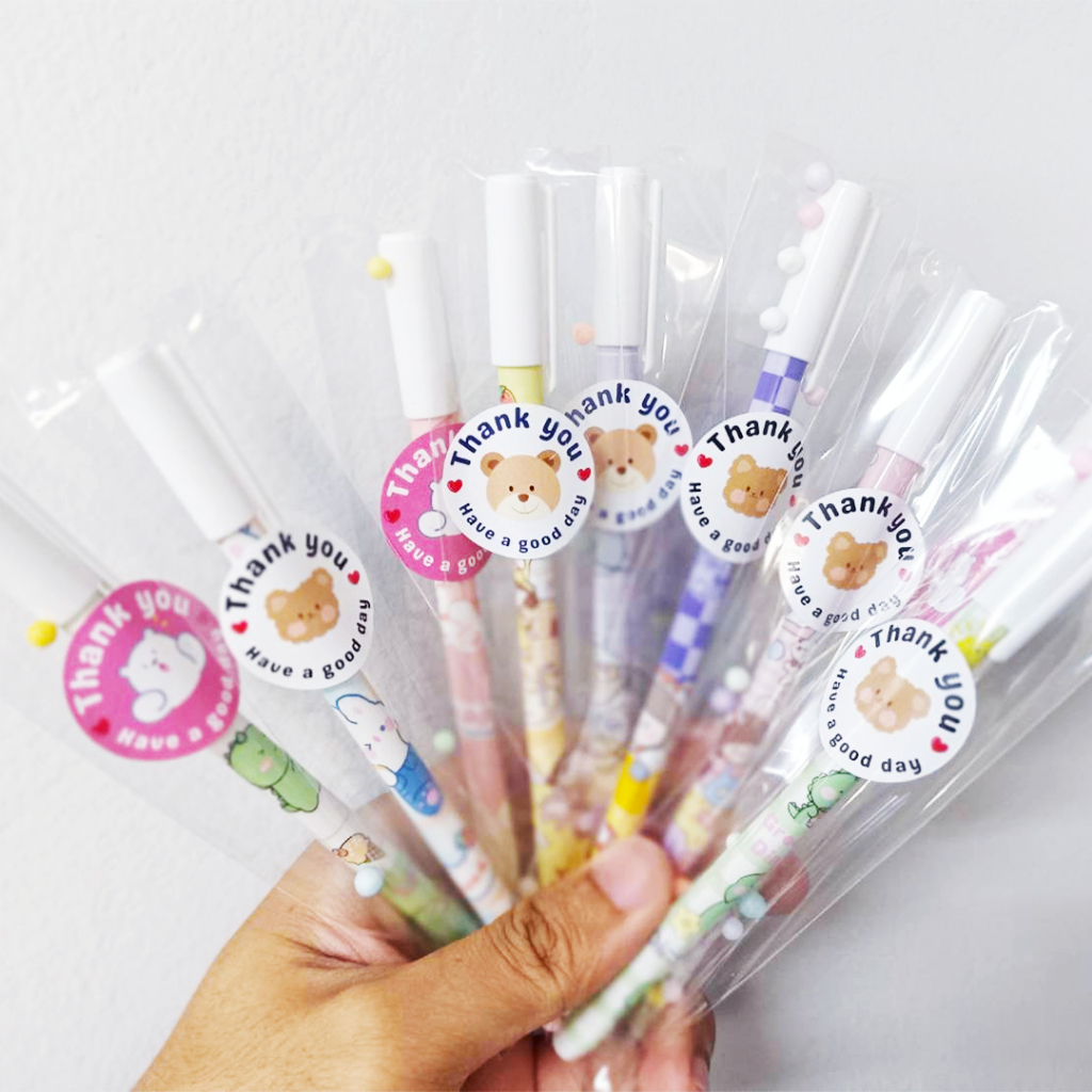 พร้อมส่ง   ปากกาลูกลื่น  สีน้ำเงิน  มีหลายลาย  เขียนง่าย ใช้สะดวก