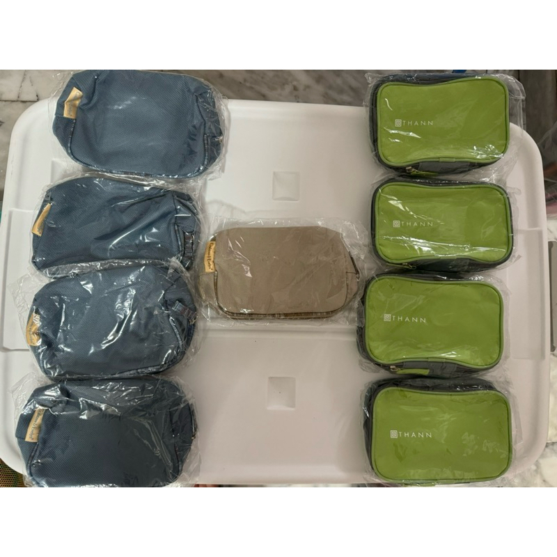 กระเป๋าใส่เครื่องสำอางบนเครื่องบินCrabtree& EvelynและThann