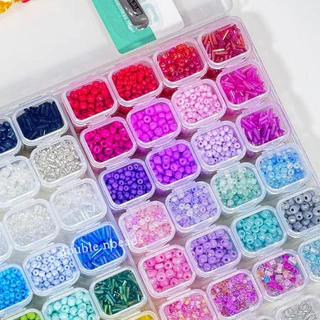 กล่องลูกปัดเม็ดทราย 52 สี พร้อมชุดร้อย 10 ชุด แถมเอ็นยืด แหนบคีบลูกปัด diy