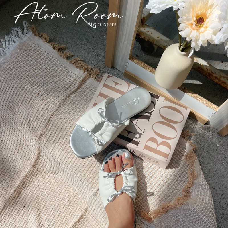 รองเท้าแตะ แบรนด์ ATOMroom รุ่น Wrinkle นุ่มสบาย ตกแต่งด้วยโบว์คู่น่ารัก