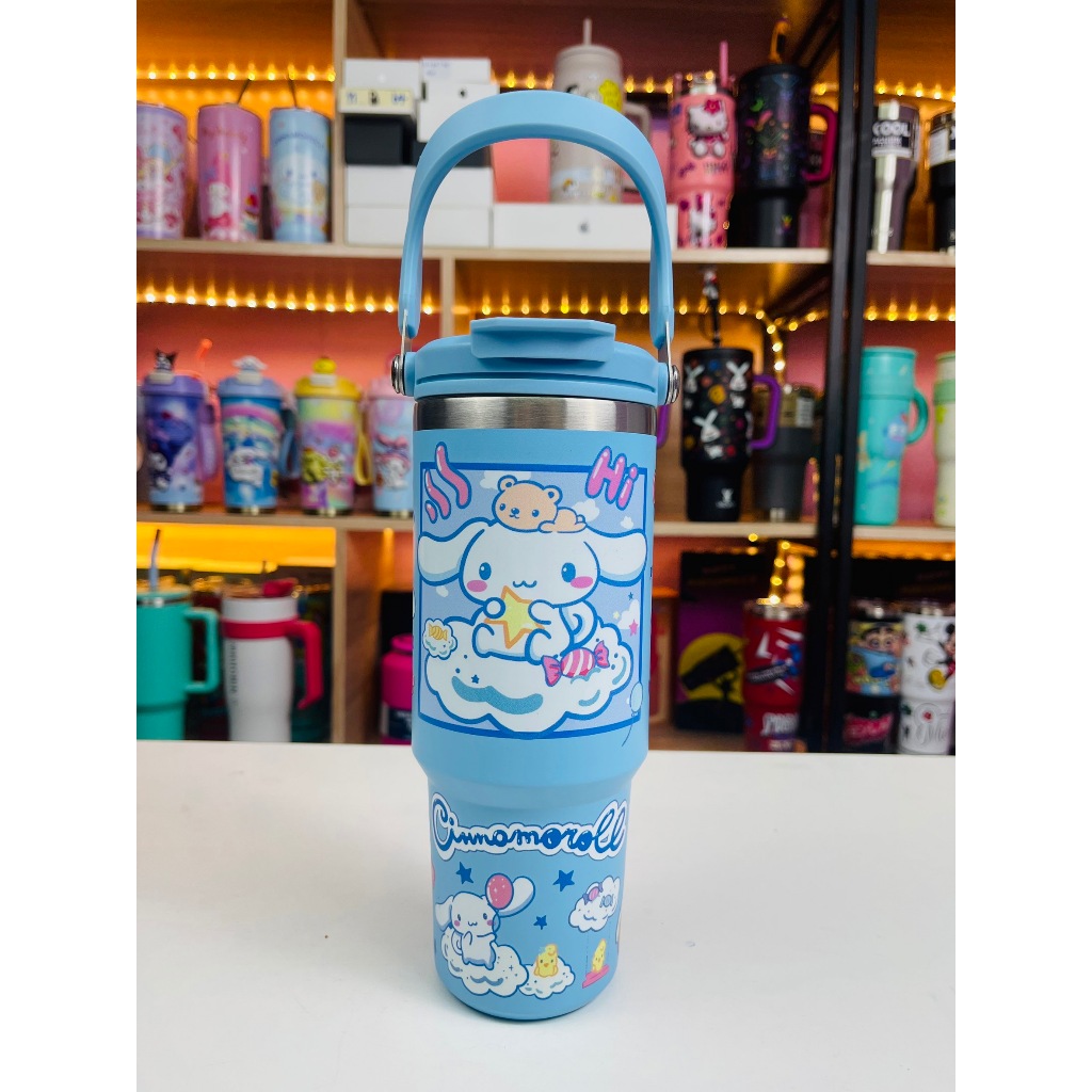 แก้วน้ำลายการ์ตูน 890ML สแตนเลส304 เก็บความร้อน-เย็น8-14ซม. มีหูหิ้ว ถือพกพาสะดวกในการใช้งาน ลายการ์ตูนรอบแก้วน่ารักๆๆ