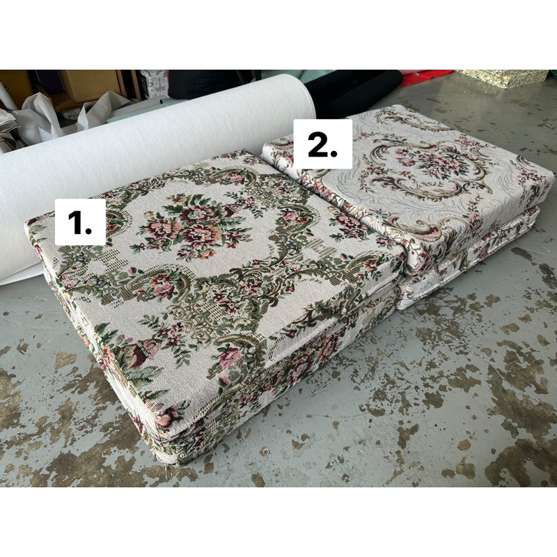 เบาะรองนั่ง ขนาด 50 x 50 cm.หนา 3 นิ้ว (ผ้าลายหลุยดิ้นทอง)