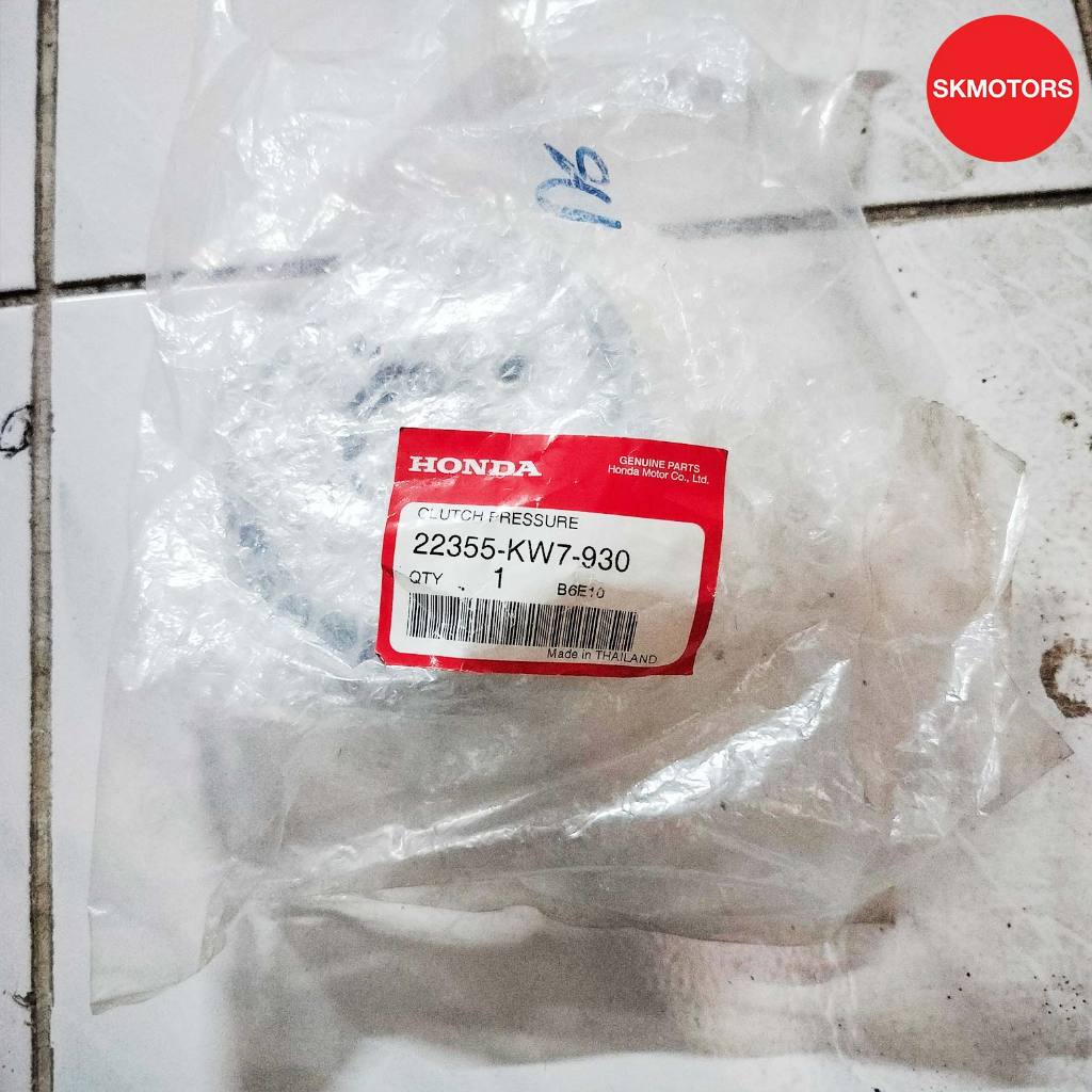 แผ่นกดคลัทช์ รหัสสินค้า 22355-KW7-930 สำหรับรถ HONDA SONIC125 (FS125A,M,C,MC) แท้เบิกศูนย์100%