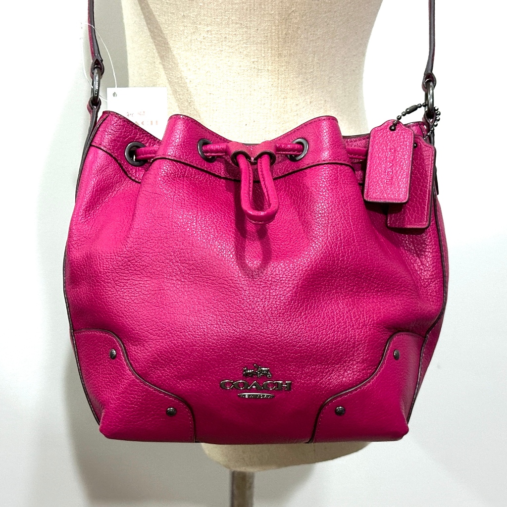 กระเป๋าสะพาย COACH ของแท้ มือ 1 COACH 35363 Grain Leather Baby Mickie Drawstring Cranberry