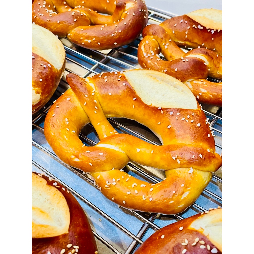 ขนมปังเพรทเซิลโฮมเมท เนื้อนุ่มหนึบ 🥨(Pretzel) 3pcs.