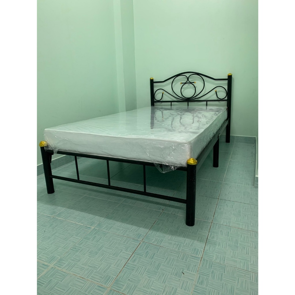 one home ชุดเตียงเหล็ก ขนาด 3.5 ฟุตขา 2นิ้ว พร้อมที่นอนยางPEหนา 4 นิ้วหุ้มผ้าสีขาว/เทาวงกลม เตียงมี 4 สีให้เลือก