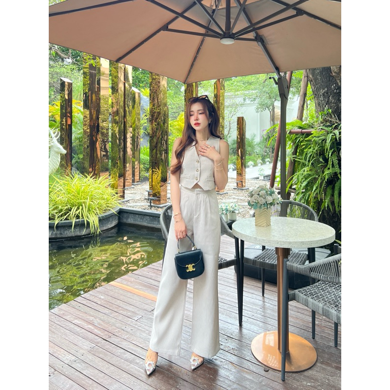 [LISA] A0572 ชุดเซตเสื้อกั๊กแขนกุดกระดุมหน้ากางเกงขายาวลายทาง ทรงสวยเข้ารูป ใส่เที่ยว คาเฟ่ ทำงาน