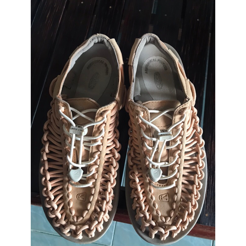 พร้อมส่งรองเท้าKeen มือสองใช้เอง