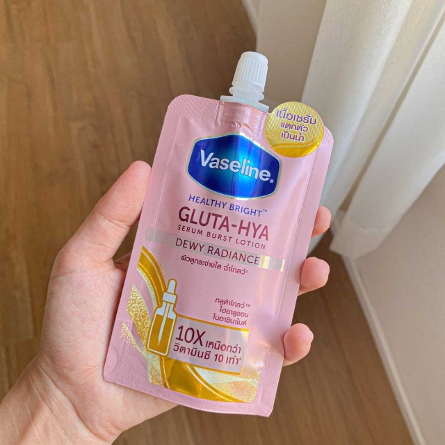 ราคาส่ง Vaseline วาสลีนโลชั่น เฮลธี้ ไบรท์ กลูต้า-ไฮยา เซรั่ม เบิสท์ 30มล. 1 กล่อง 4 ซอง