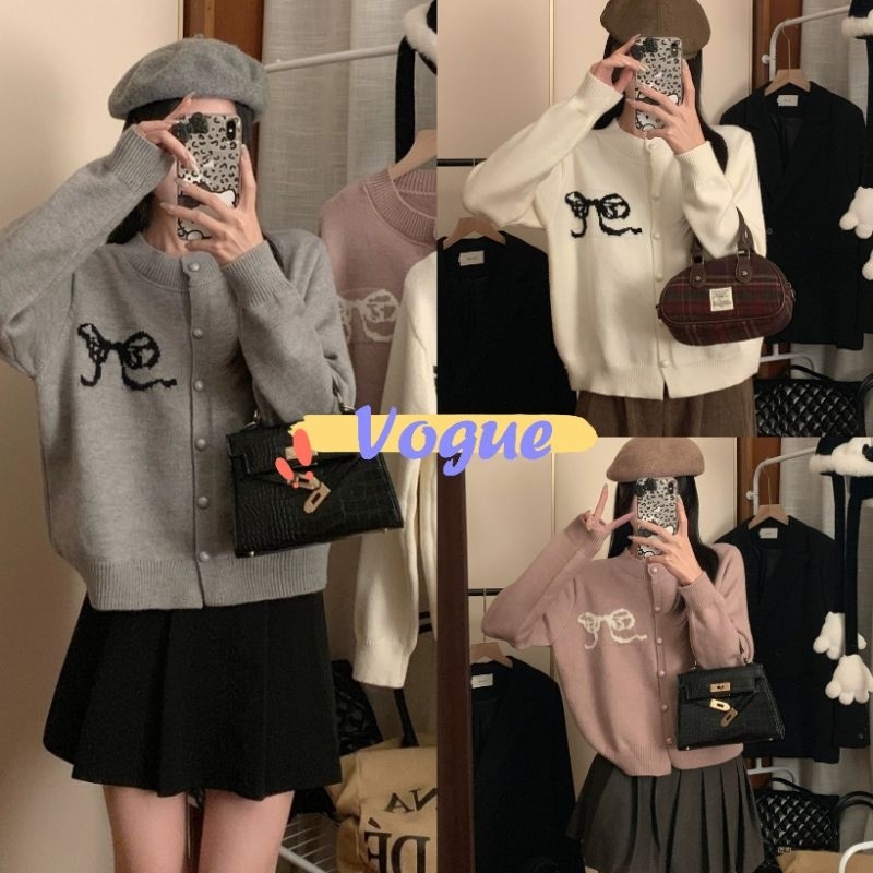 Vogue พร้อมส่ง เสื้อไหมพรมแขนยาวคอกลม ดีเทลปักลายโบว์ สีเข้มๆ ใส่ง่าย (CZ1078)